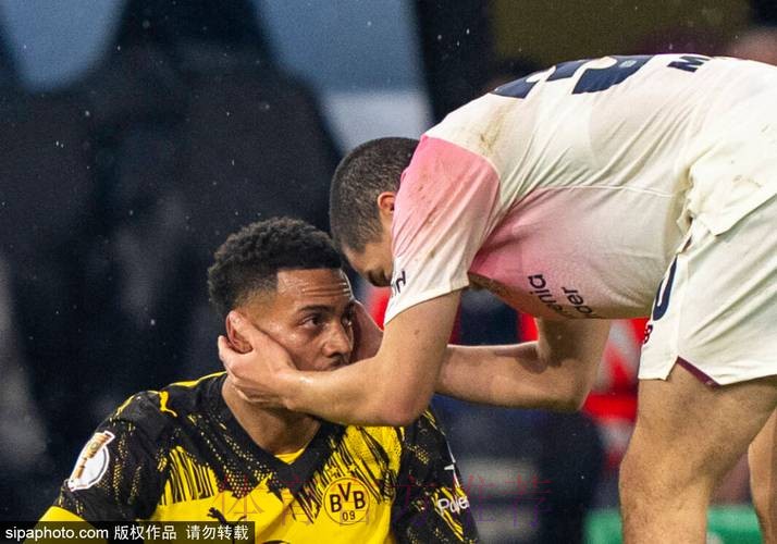 德媒:皇马有意施洛特贝克 拜仁续约于帕仍在关注 德媒:皇马有意施洛特贝克 拜仁续约于帕仍在关注